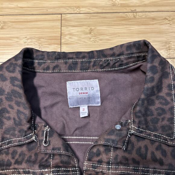 Torrid Womens XXL Size 2 Leopard Denim Trucker Jacket Pockets Mobwife Streetwear - Picture 2 of 8